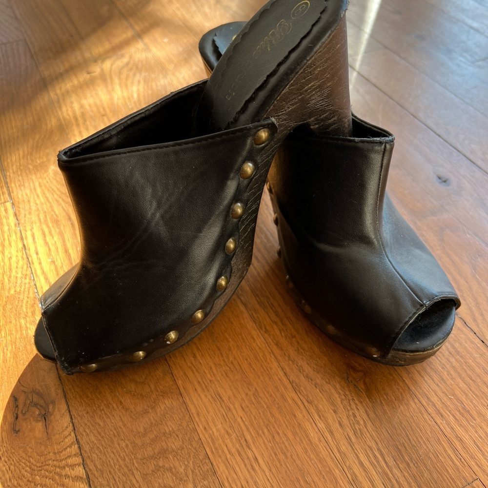 Clogs - Picture 3 of 9